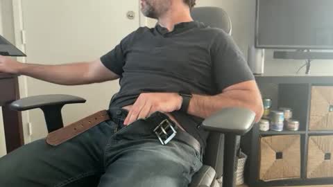 newguy_097 online show from October 16, 3:46 pm