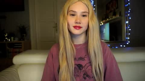 Snapshot of newkitty_18 chatting on February 22, 9:24 pm Nika online show from February 22, 9:24 pm