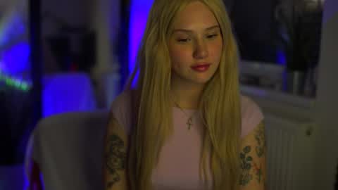 Snapshot of newkitty_18 chatting on March 13, 10:49 pm Nika online show from March 13, 10:49 pm