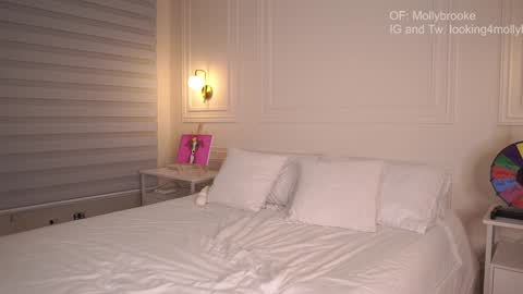 Snapshot of newmollybrooke chatting on January 23, 2:02 am  all my links Here online show from January 23, 2:02 am