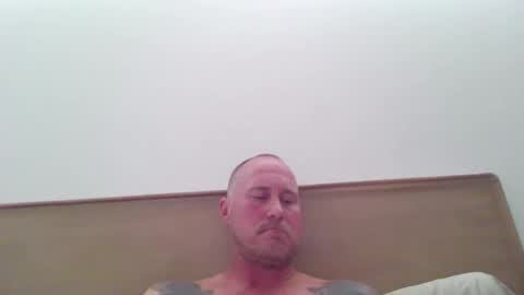 Snapshot of newportman1030 chatting on June 6, 7:51 pm amandandhisgirl online show from June 6, 7:51 pm