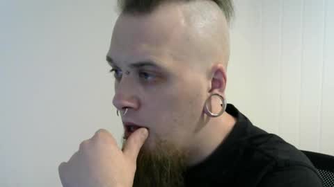 Snapshot of nezvers chatting on February 3, 9:39 pm YouPick online show from February 3, 9:39 pm