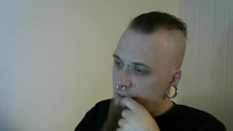 Snapshot of nezvers chatting on February 4, 6:38 pm YouPick online show from February 4, 6:38 pm