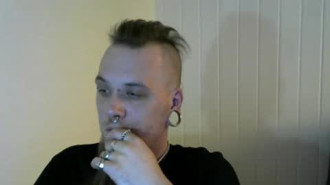 Snapshot of nezvers chatting on February 7, 9:58 pm YouPick online show from February 7, 9:58 pm