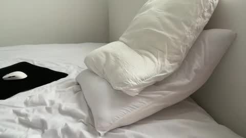 Snapshot of nfeibk chatting on September 17, 5:53 am Adrian Von Ziegler online show from September 17, 5:53 am