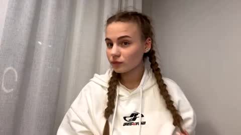 Snapshot of ngasimm chatting on March 25, 7:09 pm EmmaWalters online show from March 25, 7:09 pm