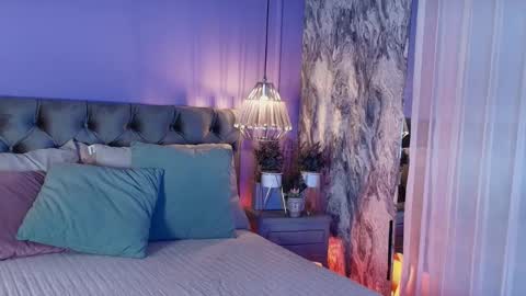 Nia online show from December 16, 11:59 am