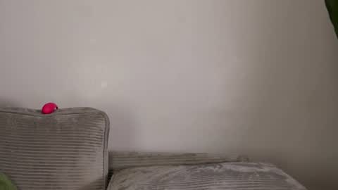 Snapshot of nia_bell chatting on August 2, 4:33 am kikiNiaAria online show from August 2, 4:33 am