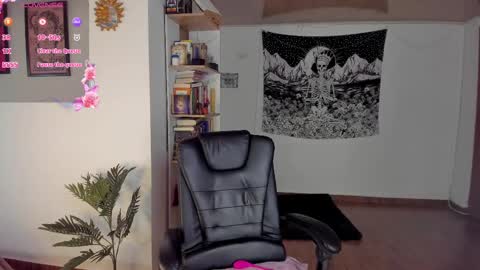 Snapshot of nia_blaze chatting on February 13, 7:10 pm Nia online show from February 13, 7:10 pm