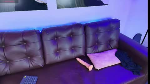 Snapshot of nia_blum chatting on November 1, 3:30 am Nia Blum online show from November 1, 3:30 am