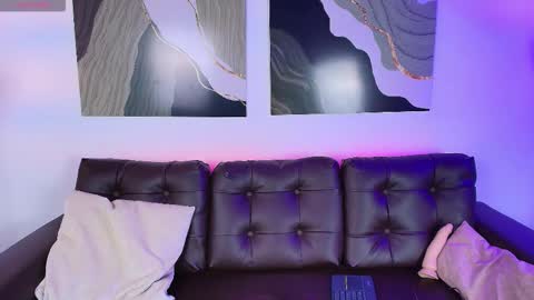 Snapshot of nia_blum chatting on November 19, 3:17 am Nia Blum online show from November 19, 3:17 am