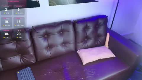 Snapshot of nia_blum chatting on December 2, 3:34 am Nia Blum online show from December 2, 3:34 am