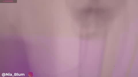 Snapshot of nia_blum chatting on January 7, 1:13 pm Nia Blum online show from January 7, 1:13 pm
