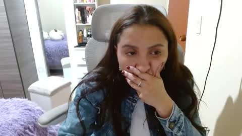 Snapshot of nia_cop chatting on November 19, 4:34 am Dani online show from November 19, 4:34 am