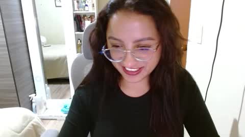 Snapshot of nia_cop chatting on December 16, 11:43 pm Dani online show from December 16, 11:43 pm