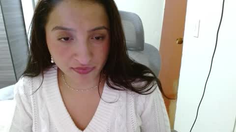 Snapshot of nia_cop chatting on December 18, 4:07 am Dani online show from December 18, 4:07 am