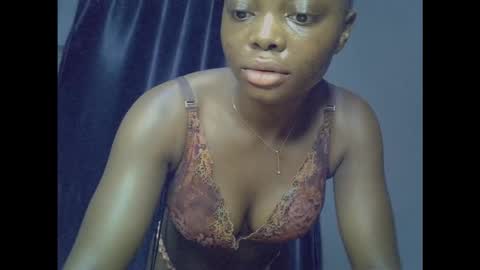 Snapshot of niababy5 chatting on February 25, 4:44 am Niababy5 online show from February 25, 4:44 am