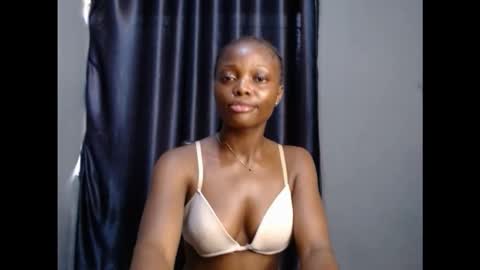 Snapshot of niababy5 chatting on March 5, 12:01 pm Niababy5 online show from March 5, 12:01 pm