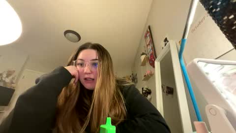 Nia online show from December 3, 6:10 am