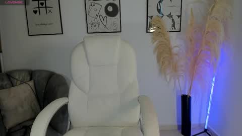 Nia online show from October 3, 1:08 pm