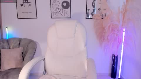 Nia online show from November 1, 1:35 pm