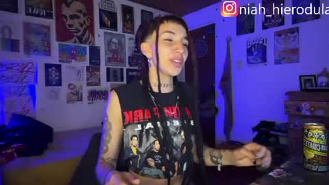 Snapshot of niahhierodula chatting on July 8, 1:54 am niah online show from July 8, 1:54 am