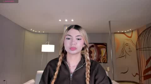 SQUIRTER DOLL    online show from May 8, 6:57 pm