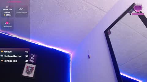 Snapshot of niakat_ chatting on December 15, 5:23 am niakat online show from December 15, 5:23 am