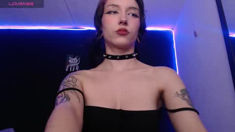 Snapshot of niakat_ chatting on December 17, 1:18 am niakat online show from December 17, 1:18 am