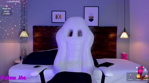 Snapshot of niall_falcon chatting on February 4, 12:55 pm Niall online show from February 4, 12:55 pm