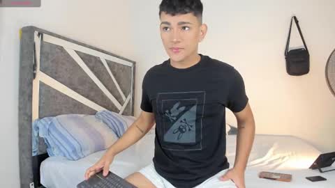 Snapshot of niall_falcon chatting on September 30, 12:43 pm Niall online show from September 30, 12:43 pm