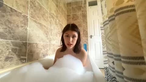 Snapshot of niarosemaryy chatting on October 21, 1:12 pm niarosemaryy online show from October 21, 1:12 pm