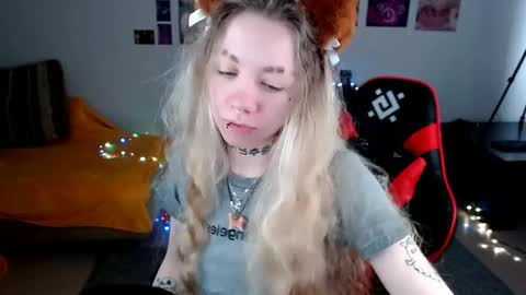 nica_kawaii online show from April 28, 7:35 am