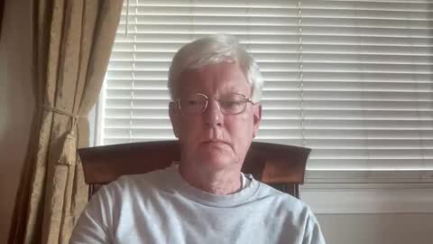 Snapshot of nice2meet2 chatting on April 18, 1:59 pm nice2meet2 online show from April 18, 1:59 pm