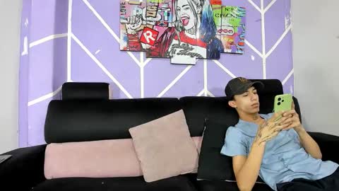 Snapshot of nice_boys11 chatting on May 31, 1:18 pm nice_boys11 online show from May 31, 1:18 pm