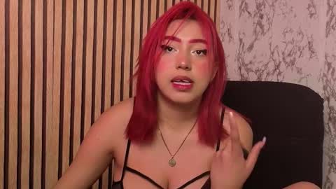 Snapshot of nicecherry_ chatting on November 12, 10:41 pm Michell online show from November 12, 10:41 pm