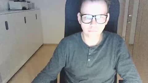 Snapshot of niceguyflo chatting on February 27, 12:10 am NiceGuyFlo online show from February 27, 12:10 am