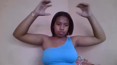 Snapshot of nicelly01 chatting on June 10, 7:07 am nicelly01 online show from June 10, 7:07 am