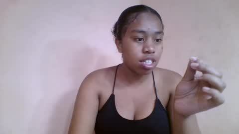 Snapshot of nicelly01 chatting on June 16, 6:27 am nicelly01 online show from June 16, 6:27 am