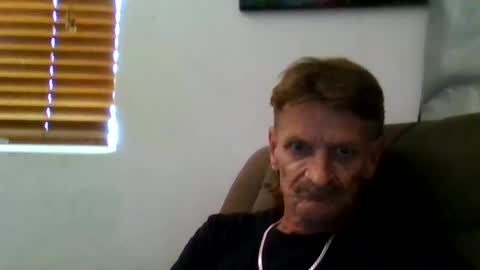 Snapshot of niceozziecockxxx chatting on December 15, 3:45 am Sexiishaine online show from December 15, 3:45 am