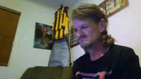 Snapshot of niceozziecockxxx chatting on February 23, 4:24 pm Sexiishaine online show from February 23, 4:24 pm