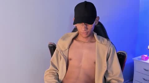 Snapshot of nick_collins20 chatting on September 30, 8:36 pm Nick online show from September 30, 8:36 pm