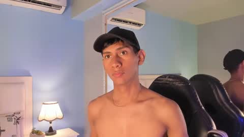 Snapshot of nick_collins20 chatting on October 21, 6:03 am Nick online show from October 21, 6:03 am