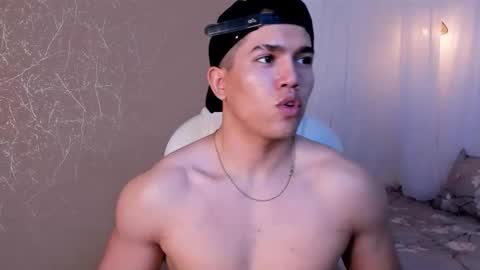 Snapshot of nick_fenix chatting on November 11, 4:01 am nick fenix online show from November 11, 4:01 am