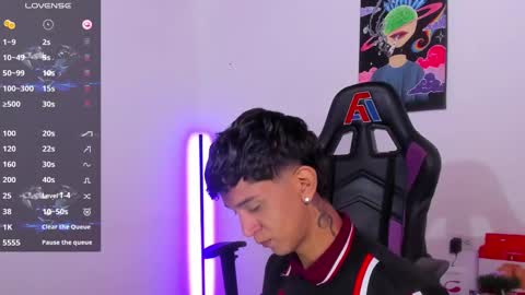 Snapshot of nick_greey chatting on December 8, 5:18 am Frank online show from December 8, 5:18 am