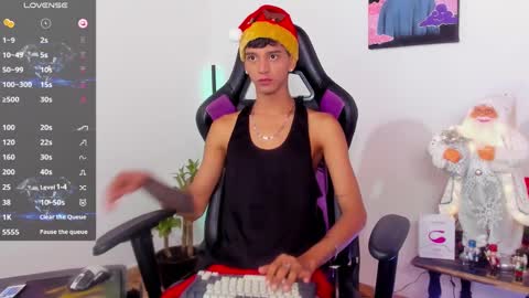 Snapshot of nick_greey chatting on December 15, 10:15 pm Frank online show from December 15, 10:15 pm