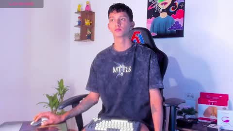 Snapshot of nick_greey chatting on January 24, 9:15 pm Frank online show from January 24, 9:15 pm