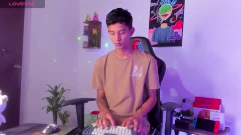 Snapshot of nick_greey chatting on February 2, 9:56 pm Frank online show from February 2, 9:56 pm