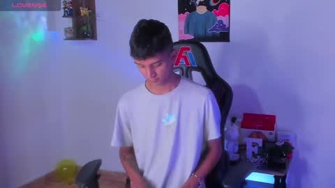 Snapshot of nick_greey chatting on February 13, 11:47 pm Frank online show from February 13, 11:47 pm