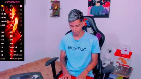 Snapshot of nick_greey chatting on February 27, 9:58 pm Frank online show from February 27, 9:58 pm